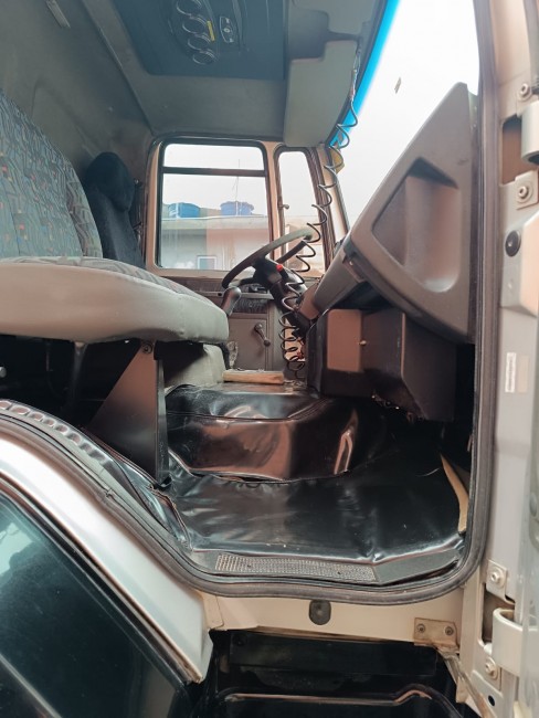 Ford Cargo 2422 6x2 2011
