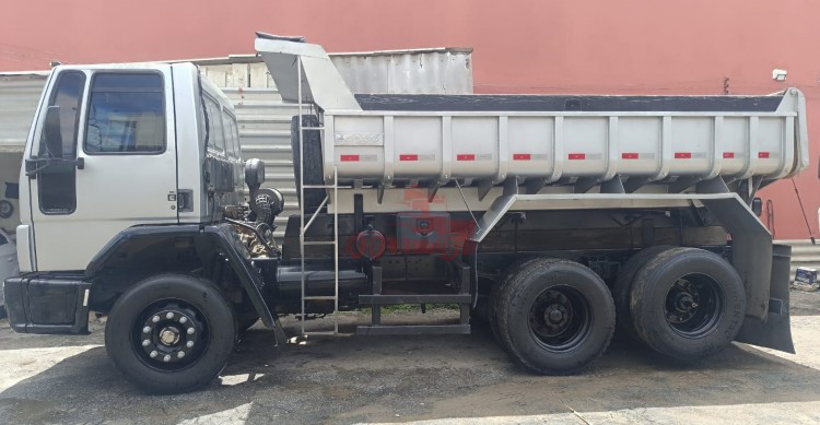 Ford Cargo 2422 6x2 2011
