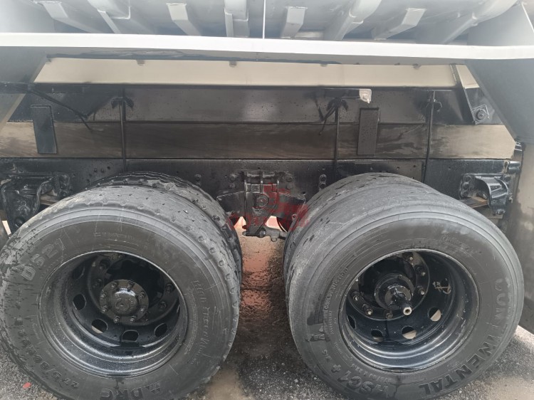 Ford Cargo 2422 6x2 2011