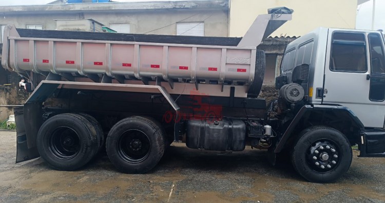 Ford Cargo 2422 6x2 2011