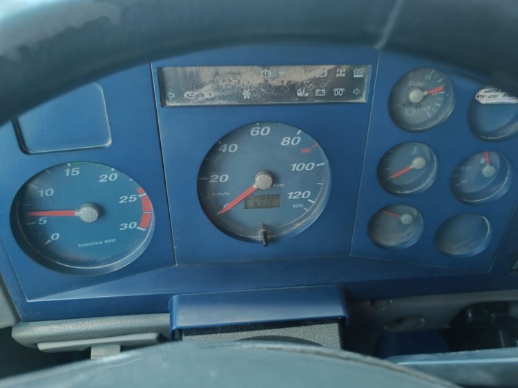 VW 24.220 6x2 2011