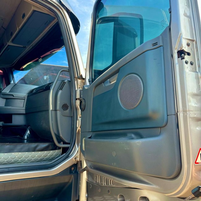 Volvo FH460 6x2 2013 + Bicaçamba Randon 2021