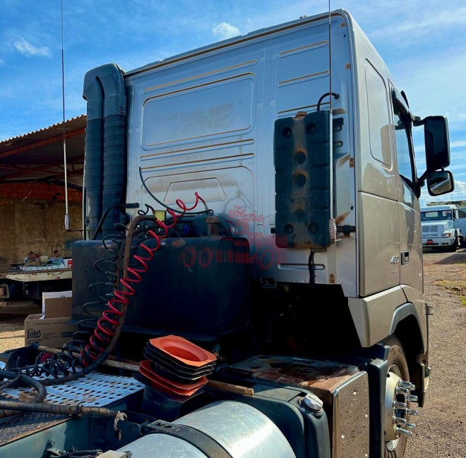 Volvo FH460 6x2 2013 + Bicaçamba Randon 2021