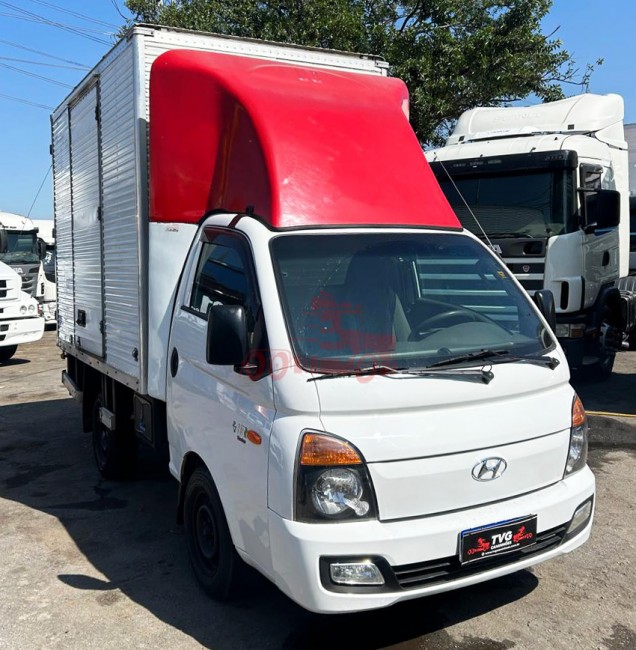 Hyundai HR 4x2 2021 Com baú 