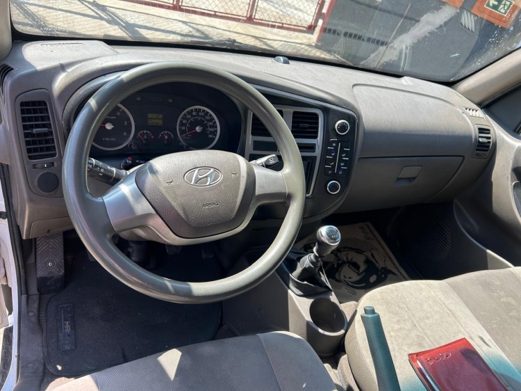 Hyundai HR 4x2 2021 Com baú 