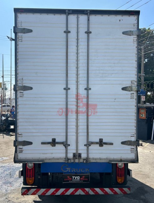 Hyundai HR 4x2 2021 Com baú 