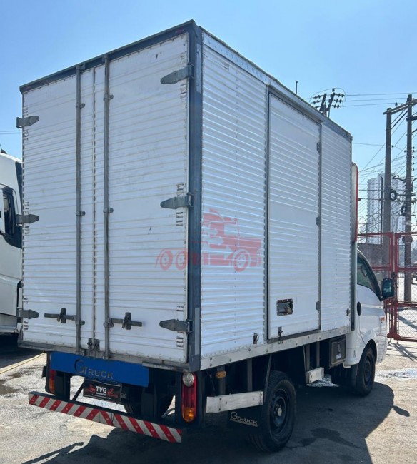 Hyundai HR 4x2 2021 Com baú 
