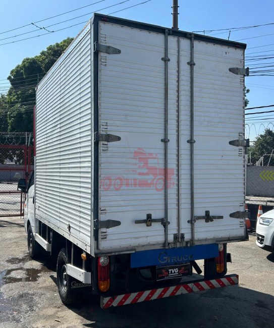 Hyundai HR 4x2 2021 Com baú 