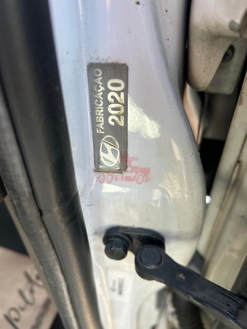 Hyundai HR 4x2 2021 Com baú 