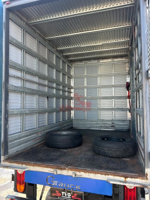 Hyundai HR 4x2 2021 Com baú 