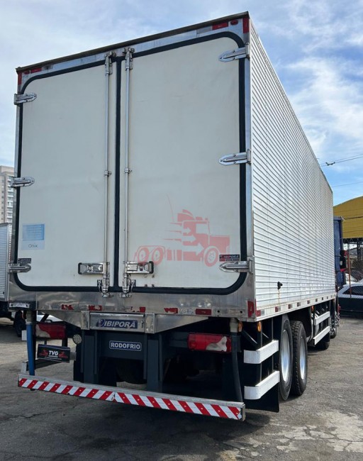 Scania P310 8x2 2014 Baú refrigerado Ibiporã 