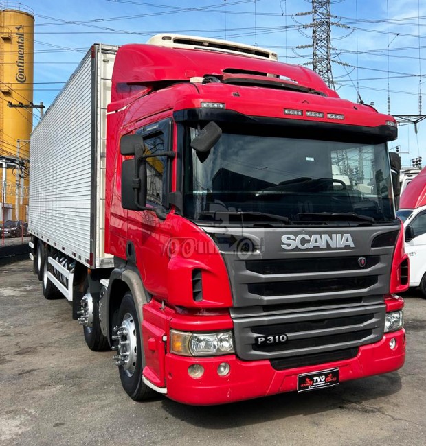 Scania P310 8x2 2014 Baú refrigerado Ibiporã 