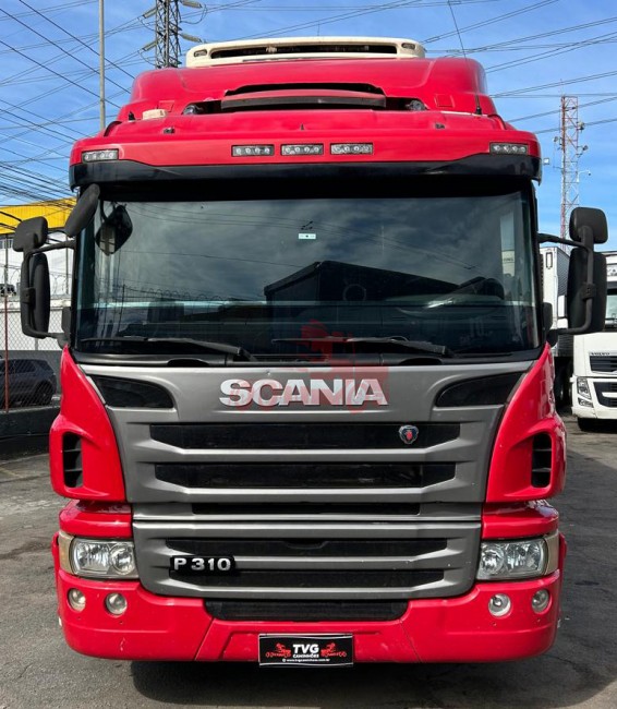 Scania P310 8x2 2014 Baú refrigerado Ibiporã 