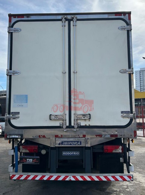 Scania P310 8x2 2014 Baú refrigerado Ibiporã 
