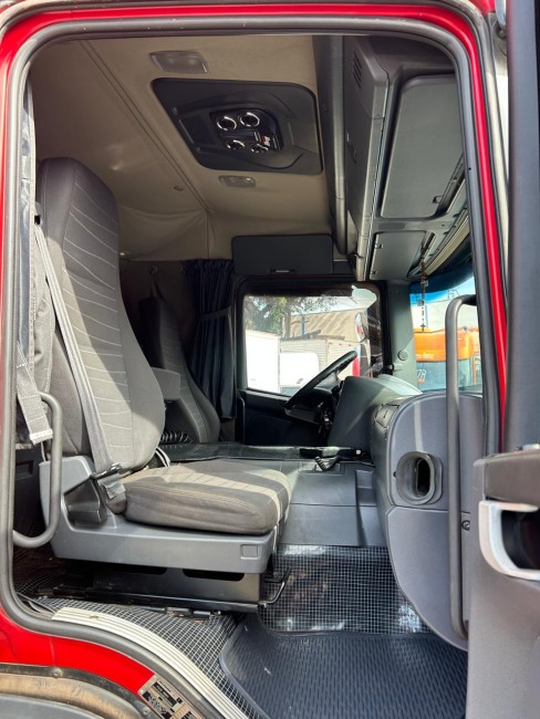 Scania P310 8x2 2014 Baú refrigerado Ibiporã 