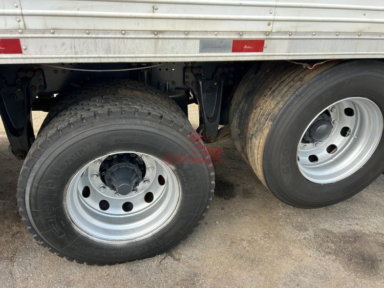 Scania P310 8x2 2014 Baú refrigerado Ibiporã 