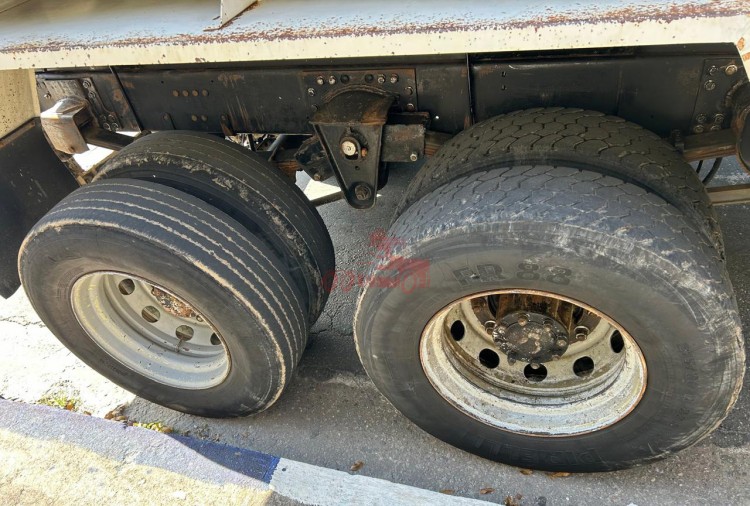 MB 1518 6x2 1988 com caçamba 