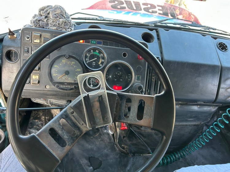 MB 1518 6x2 1988 com caçamba 