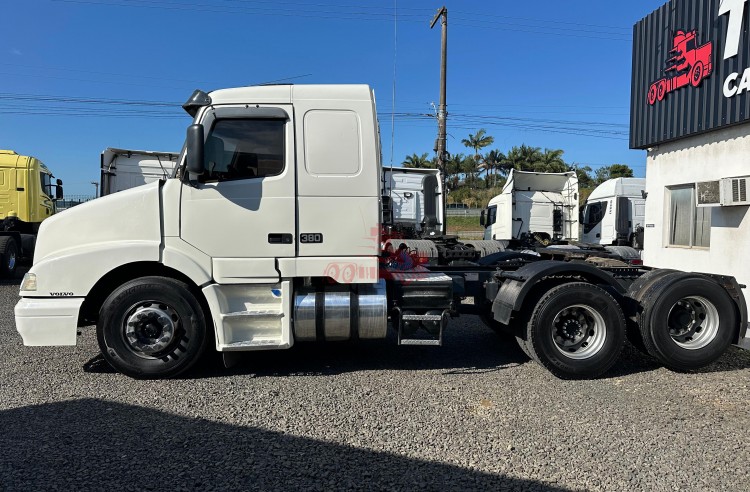 Volvo NH12 380 6x2 2003