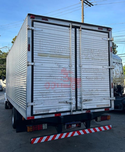 MB 710 4x2 2006 Plus 