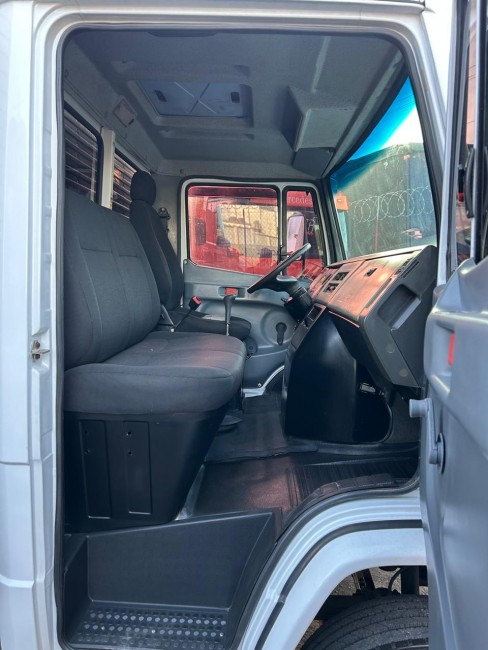 MB 710 4x2 2006 Plus 