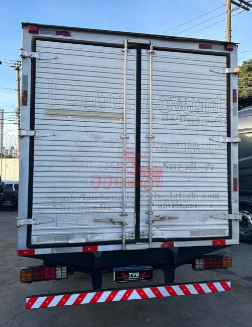 MB 710 4x2 2006 Plus 