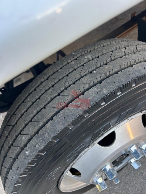 MB 710 4x2 2006 Plus 
