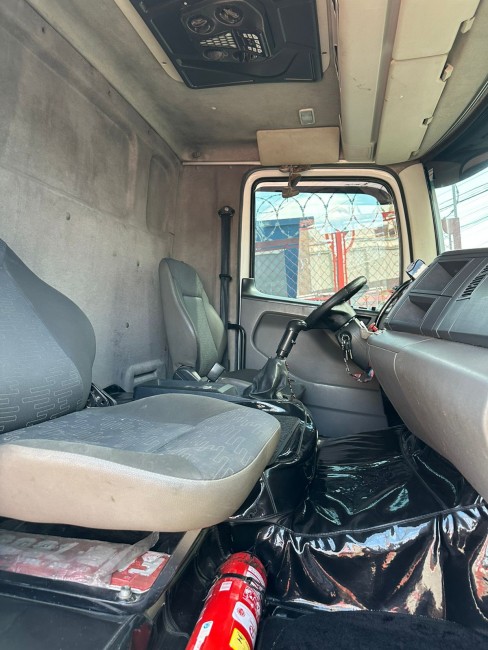 VW 24.280 6x2 2014 Caçamba