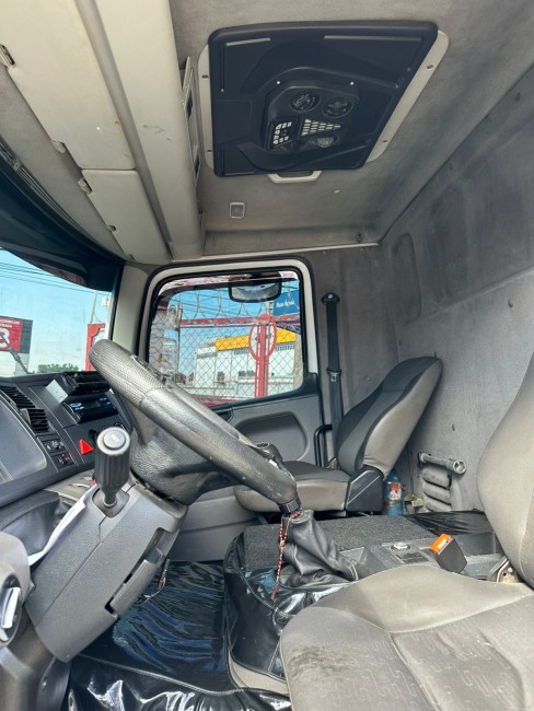 VW 24.280 6x2 2014 Caçamba