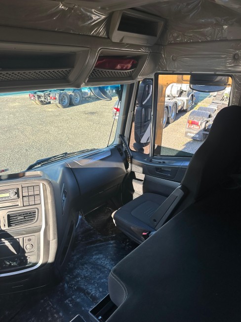 Iveco Stralis 440 6x2 2020 + Caçamba Randon 2014