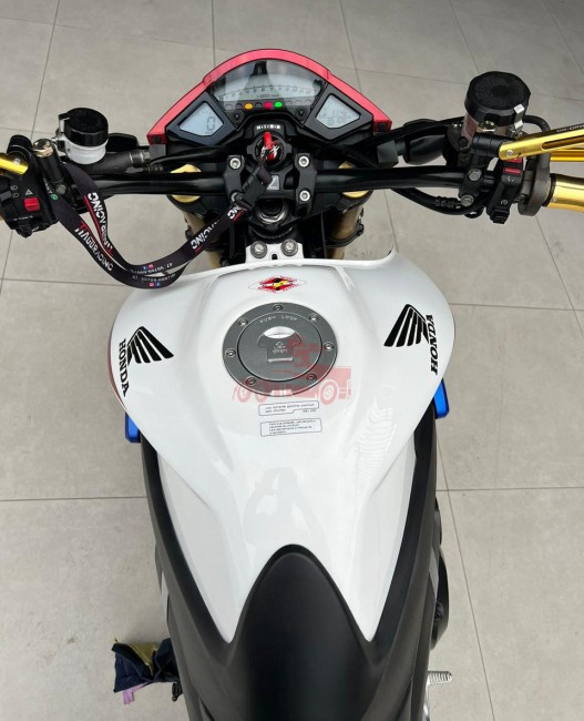 Honda CB 1000R 2015 Capitão América