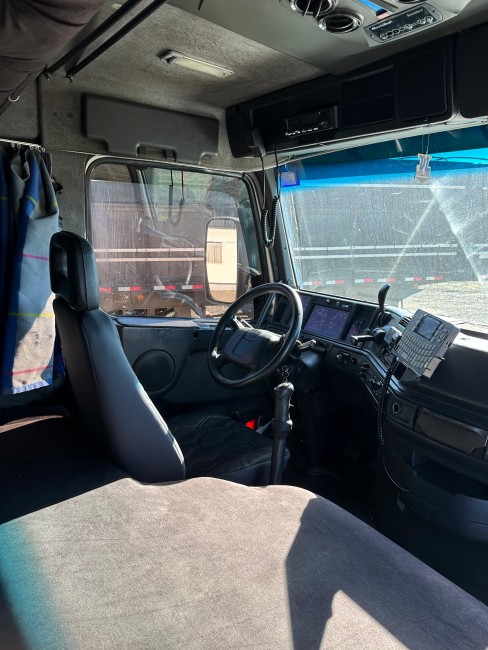Volvo NH12 380 6x2 2003