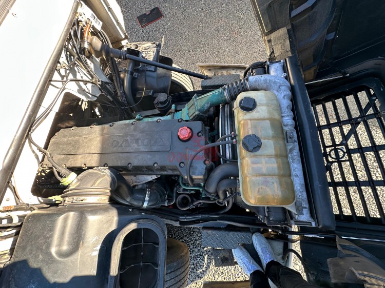 Volvo NH12 380 6x2 2003