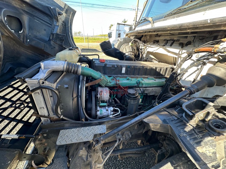 Volvo NH12 380 6x2 2003
