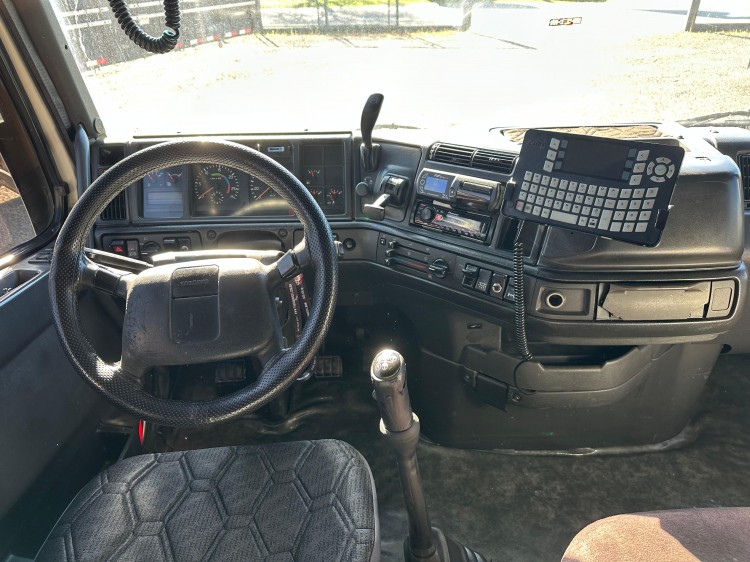 Volvo NH12 380 6x2 2003