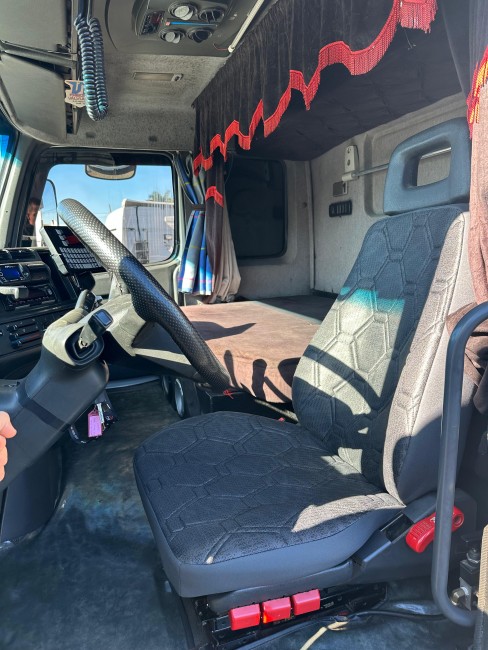 Volvo NH12 380 6x2 2003