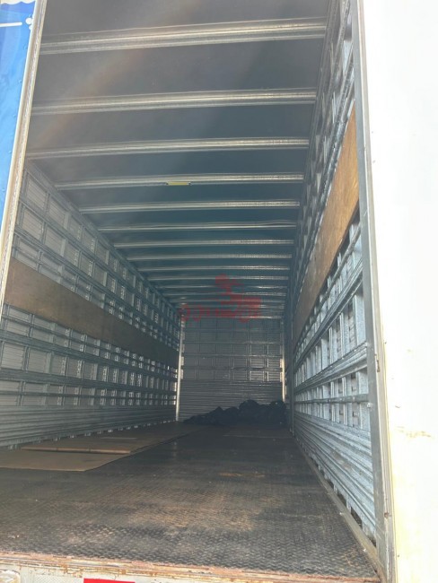 Volvo VM310 8x2 2011 Baú