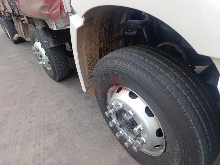 VW 24.250 8x2 2011