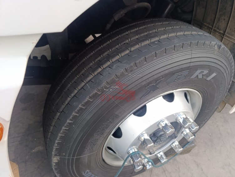 VW 24.250 8x2 2011