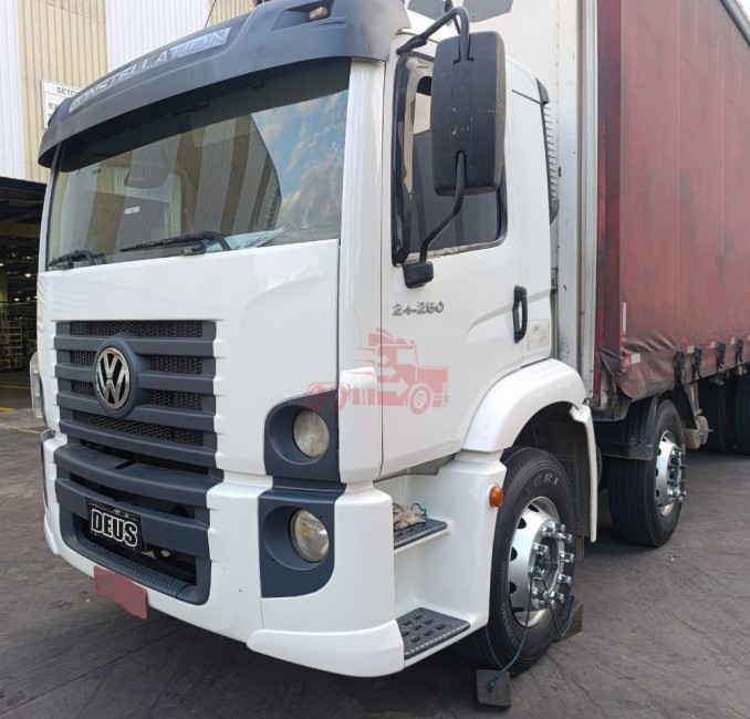 VW 24.250 8x2 2011