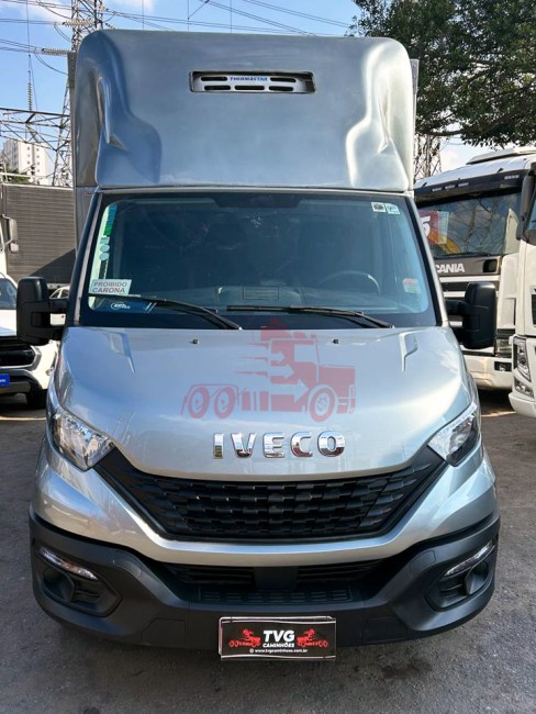 Iveco Daily 35-150 2021 com baú frigorífico 