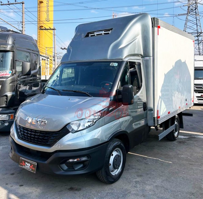 Iveco Daily 35-150 2021 com baú frigorífico 