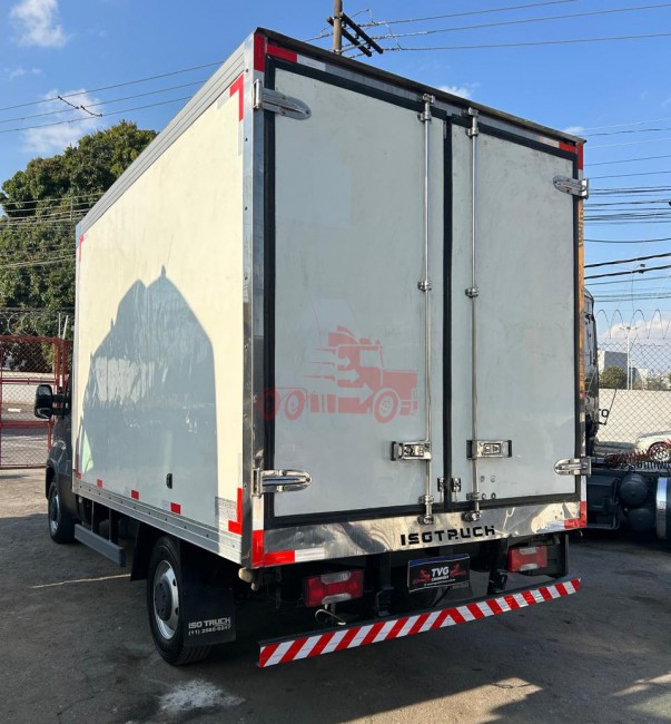 Iveco Daily 35-150 2021 com baú frigorífico 