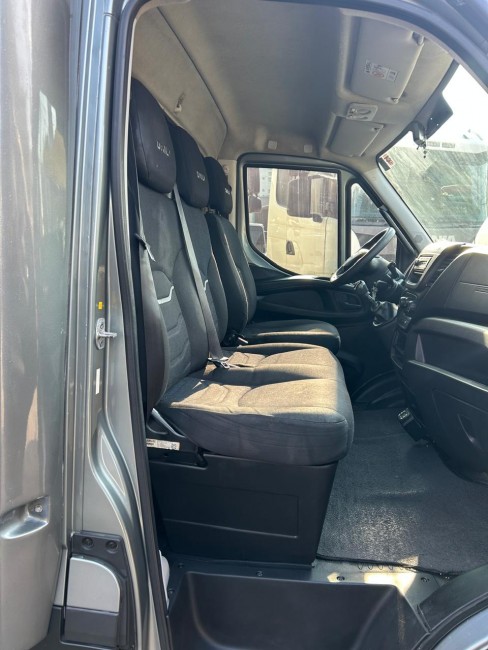 Iveco Daily 35-150 2021 com baú frigorífico 