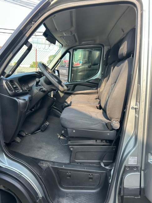 Iveco Daily 35-150 2021 com baú frigorífico 