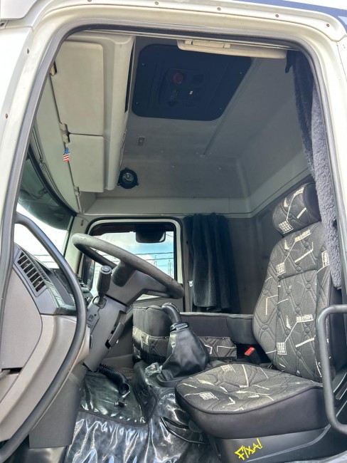 VW 25-420 6x2 2014 