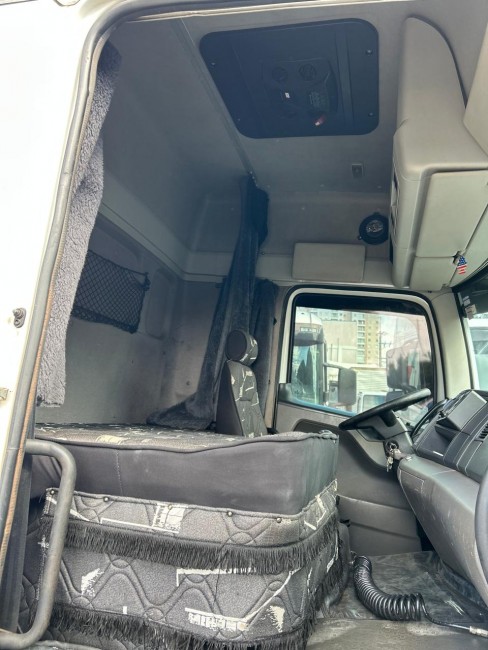 VW 25-420 6x2 2014 