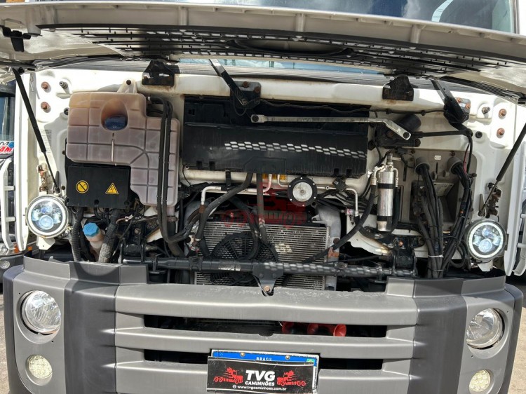 VW 25-420 6x2 2014 
