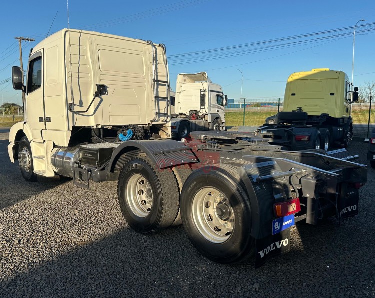 Volvo NH12 380 6x2 2003