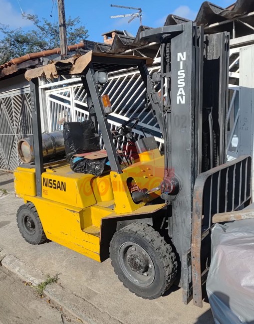 Empilhadeira Nissan PJ 2005